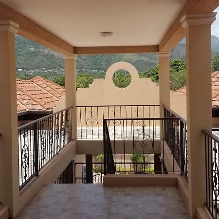 Apt 12, Executive Suites Ja - Palms Enfield Экстерьер фото