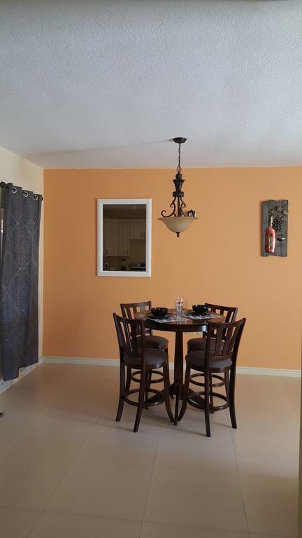 Apt 12, Executive Suites Ja - Palms Enfield Экстерьер фото
