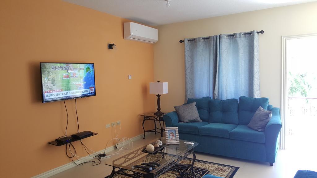 Apt 12, Executive Suites Ja - Palms Enfield Экстерьер фото