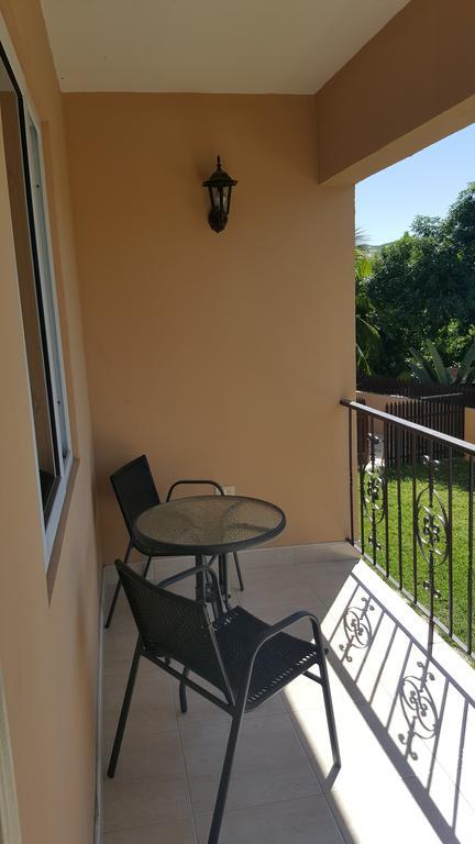 Apt 12, Executive Suites Ja - Palms Enfield Экстерьер фото