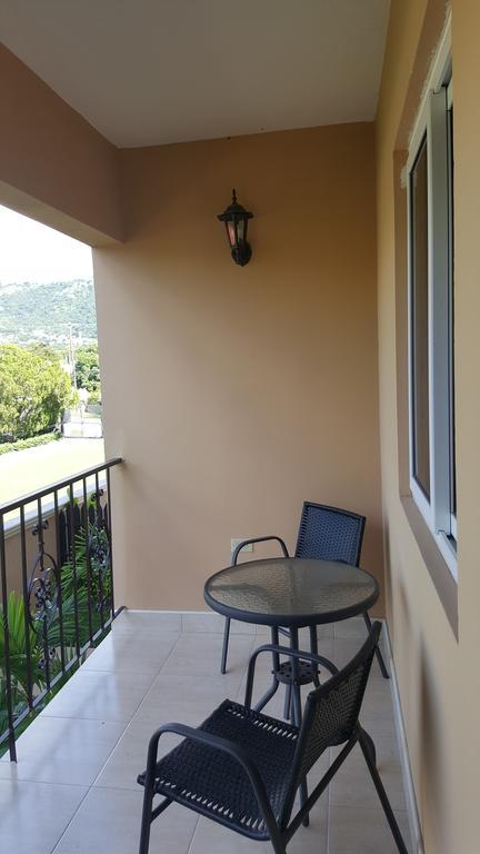 Apt 12, Executive Suites Ja - Palms Enfield Экстерьер фото