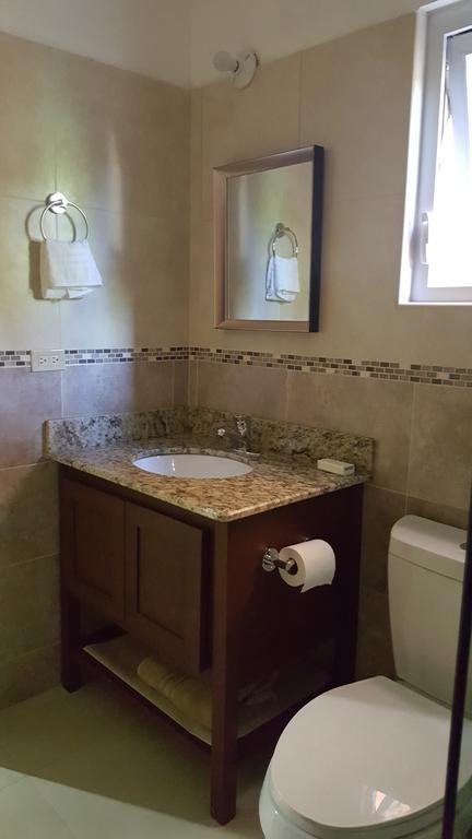 Apt 12, Executive Suites Ja - Palms Enfield Экстерьер фото