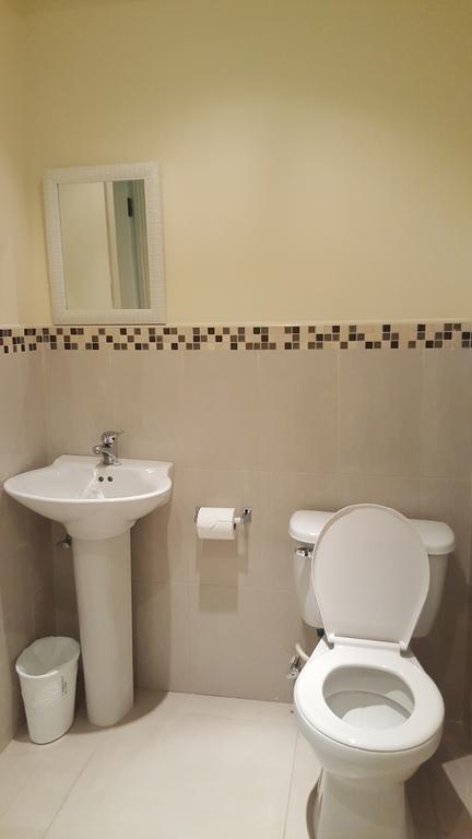 Apt 12, Executive Suites Ja - Palms Enfield Экстерьер фото