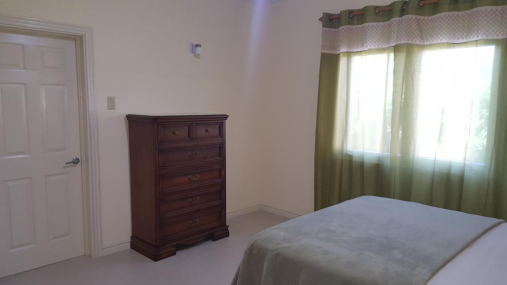 Apt 12, Executive Suites Ja - Palms Enfield Экстерьер фото