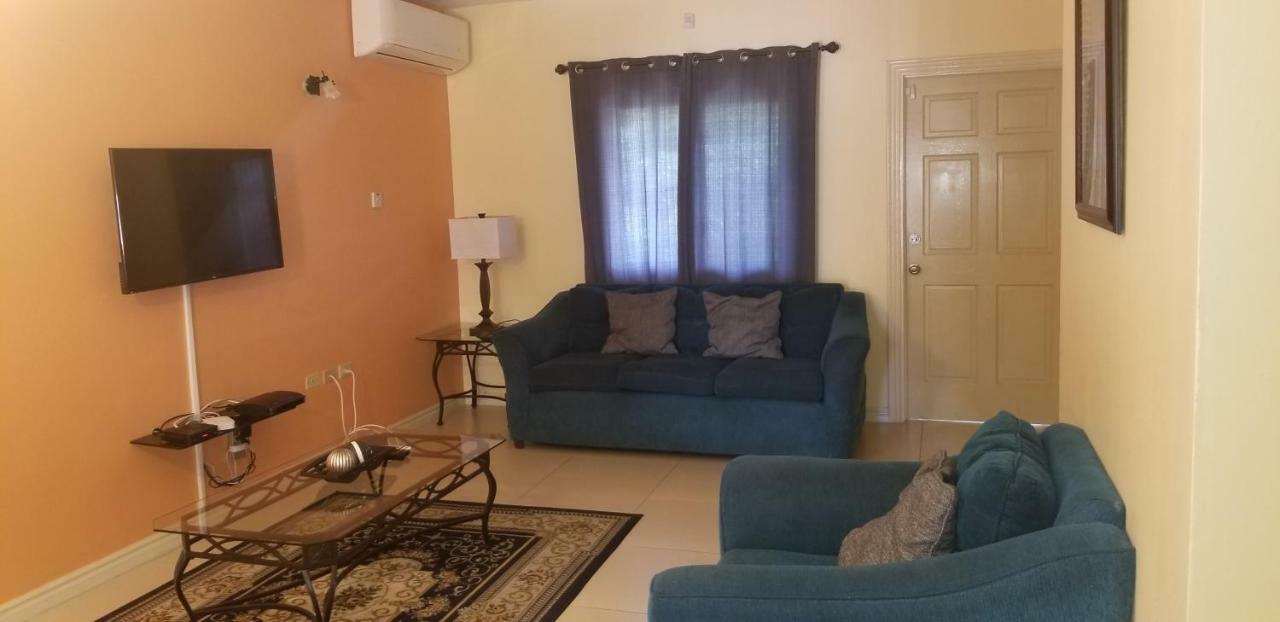 Apt 12, Executive Suites Ja - Palms Enfield Экстерьер фото